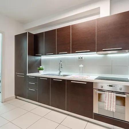 Of Serenity - 2 Bdr, Free Parking And Terrace Apartment *