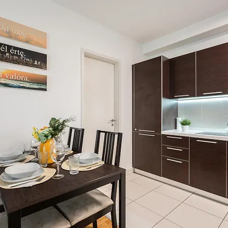 Of Serenity - 2 Bdr, Free Parking And Terrace Budapest