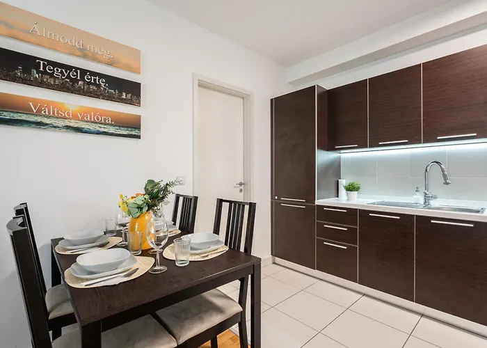 Of Serenity - 2 Bdr, Free Parking And Terrace Budapest