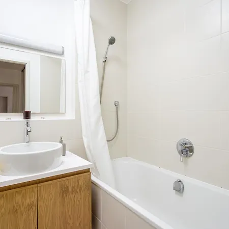 Of Serenity - 2 Bdr, Free Parking And Terrace Apartament