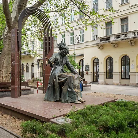 Of Serenity - 2 Bdr, Free Parking And Terrace Apartament Budapeszt